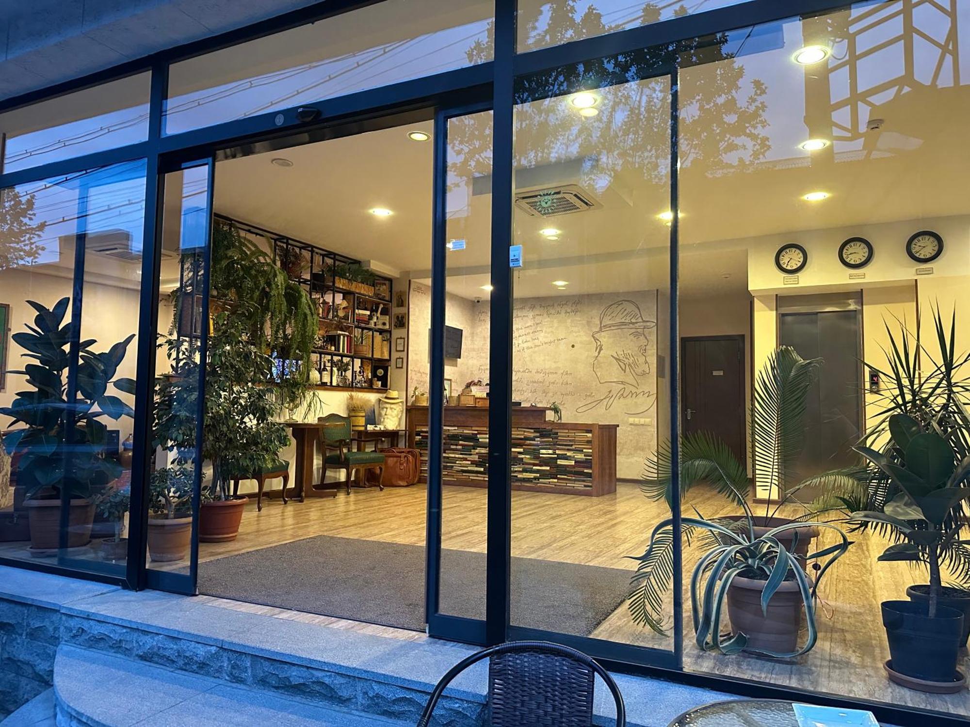 Gala Boutique Hotel Кутаиси Екстериор снимка